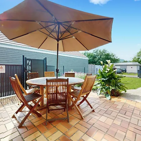 4 Bedroom Gorgeous In Saint-vaast-d'equiquev