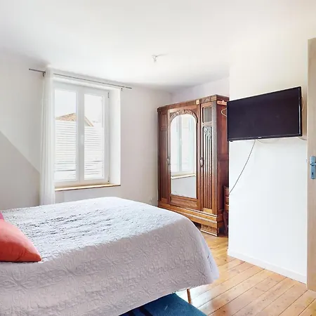 4 Bedroom Gorgeous In Saint-vaast-d'equiquev *