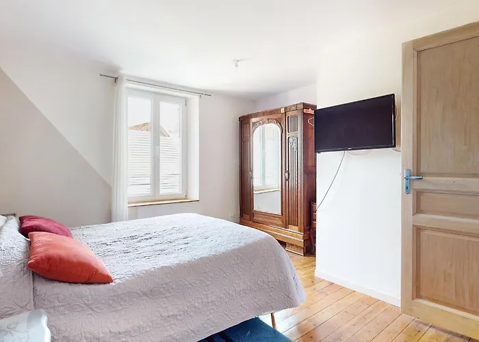 4 Bedroom Gorgeous In Saint-vaast-d'equiquev *