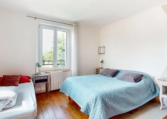 4 Bedroom Gorgeous In Saint-vaast-d'equiquev